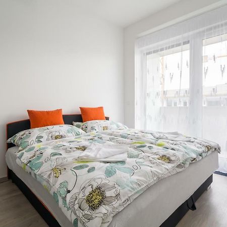 Bpr Chic White Home With Terrace & A/C & Garage ブダペスト エクステリア 写真