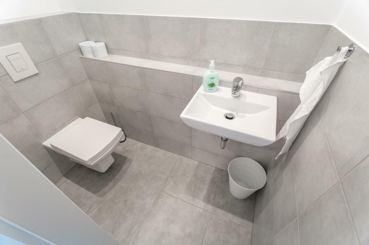 Bpr Chic White Home With Terrace & A/C & Garage ブダペスト エクステリア 写真